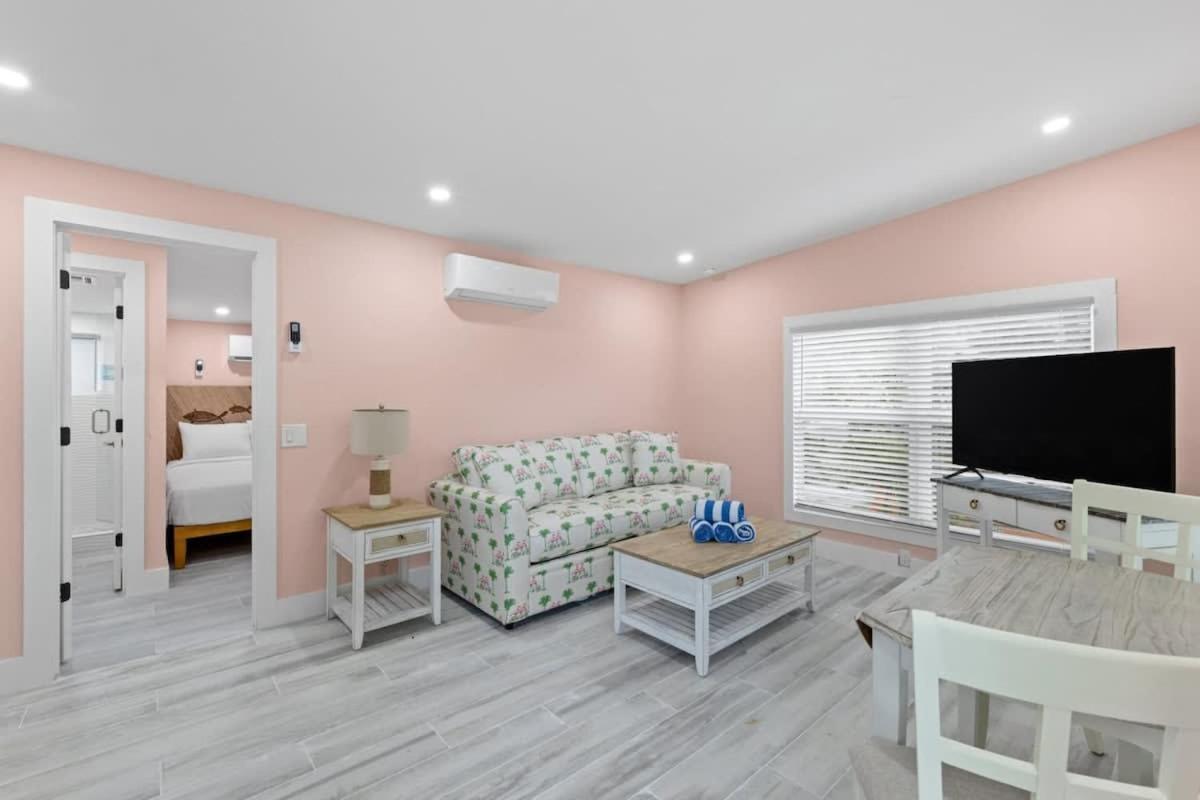 Charming Suite With Balcony And Bikes At Historic Sandpiper Inn Sanibel Dış mekan fotoğraf