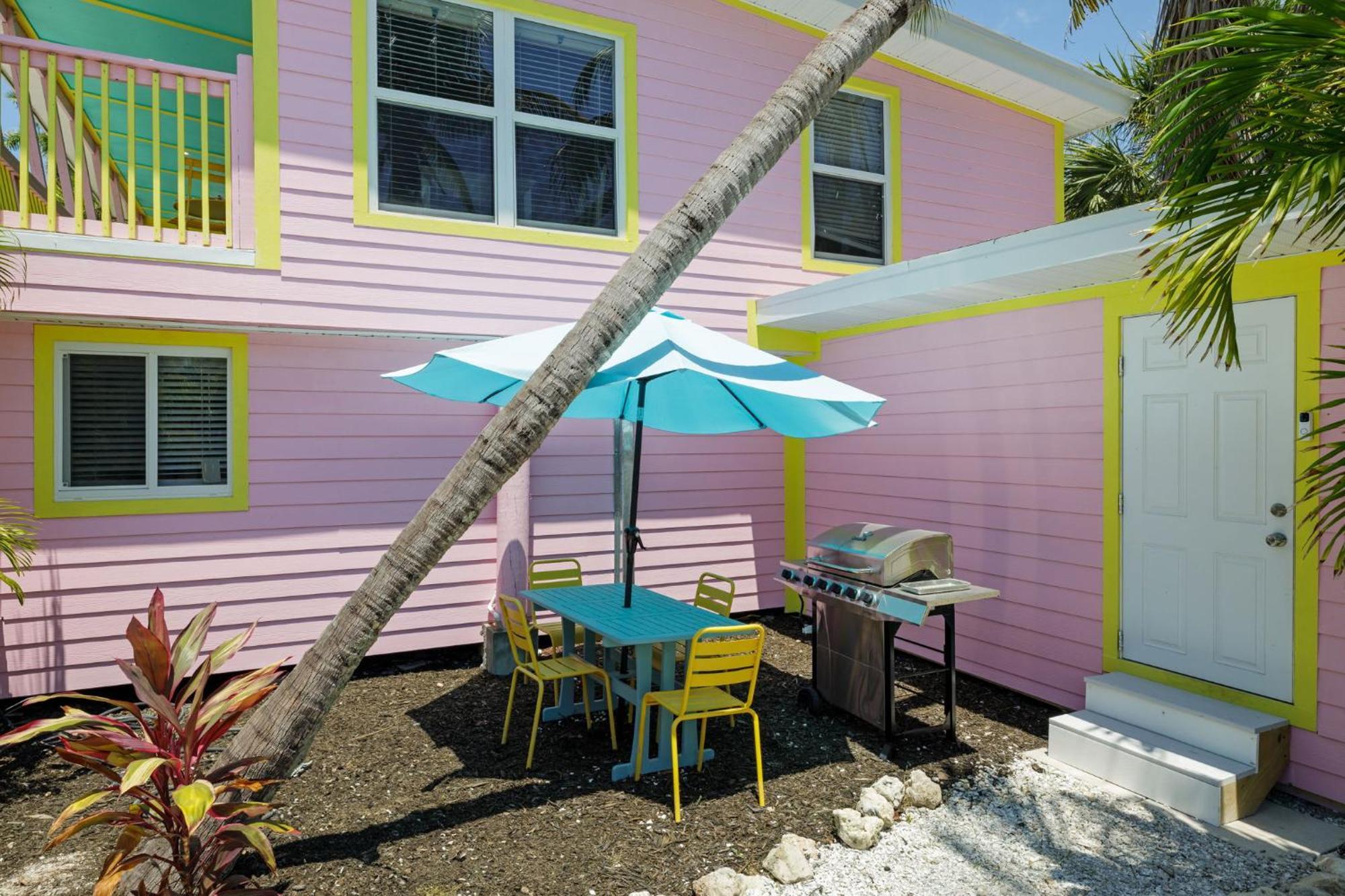 Charming Suite With Balcony And Bikes At Historic Sandpiper Inn Sanibel Dış mekan fotoğraf