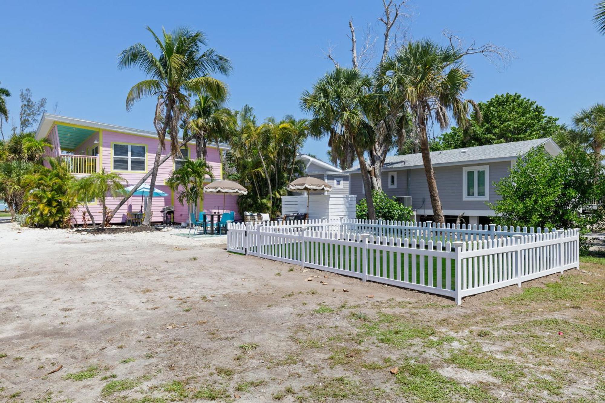 Charming Suite With Balcony And Bikes At Historic Sandpiper Inn Sanibel Dış mekan fotoğraf